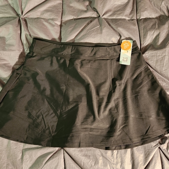 NWT..Women's swimsuit skirt - Picture 1 of 7
